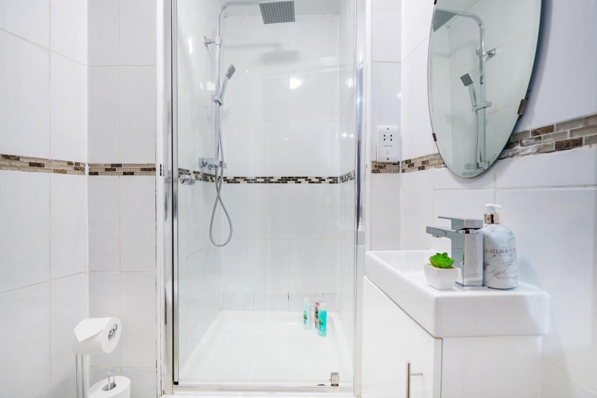 Apartament Affordable One Bedroom & In *