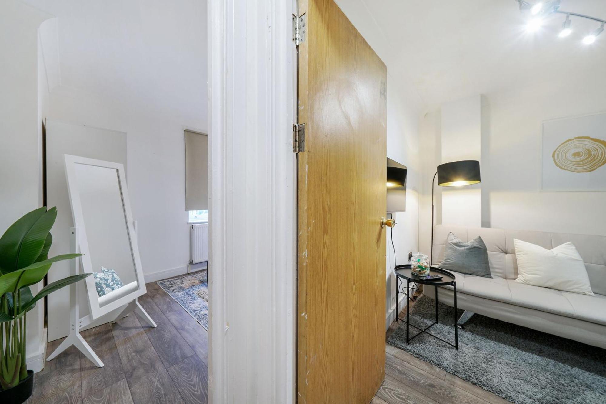 Affordable One Bedroom & In Apartament