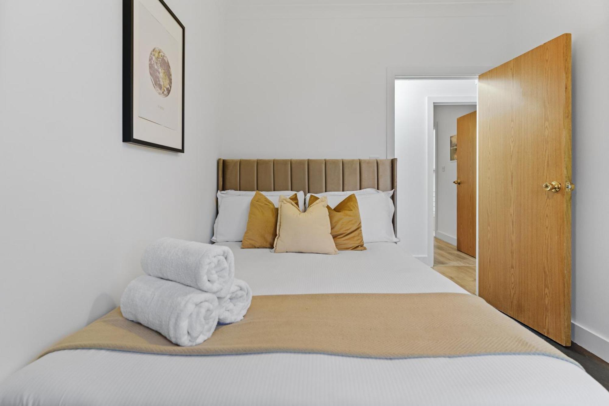 Affordable One Bedroom & In Apartament