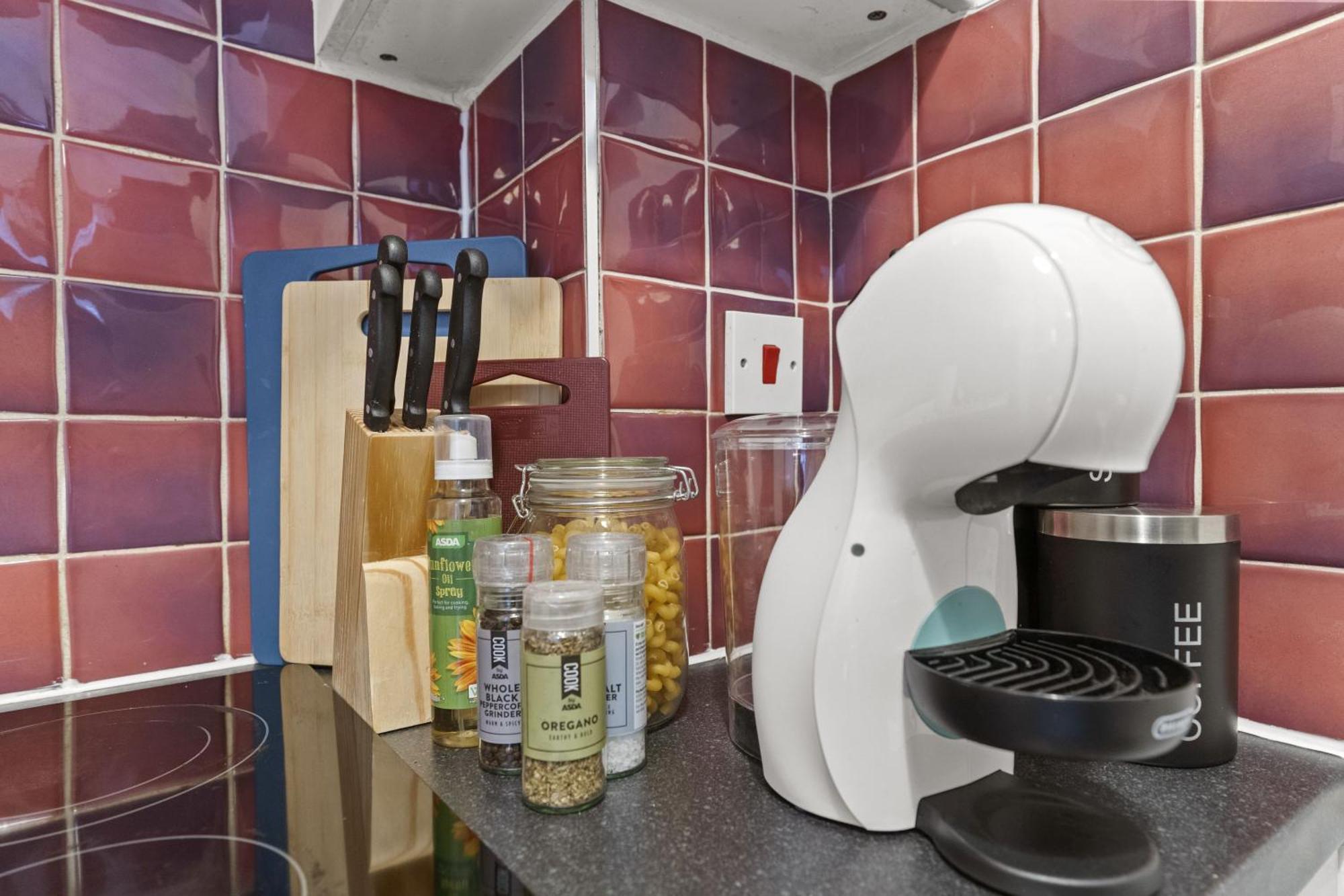 Affordable One Bedroom & In Apartament *