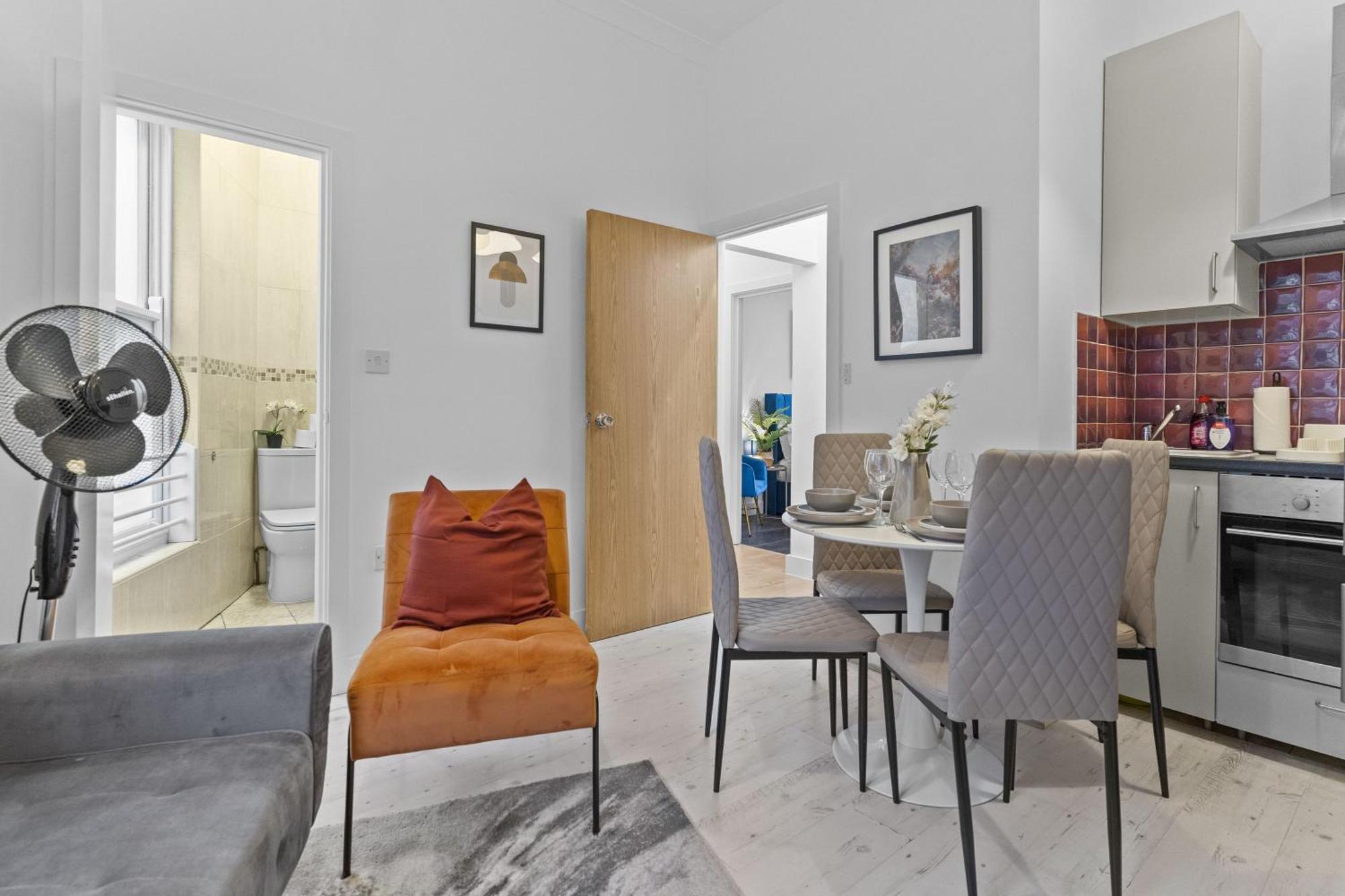 Apartament Affordable One Bedroom & In