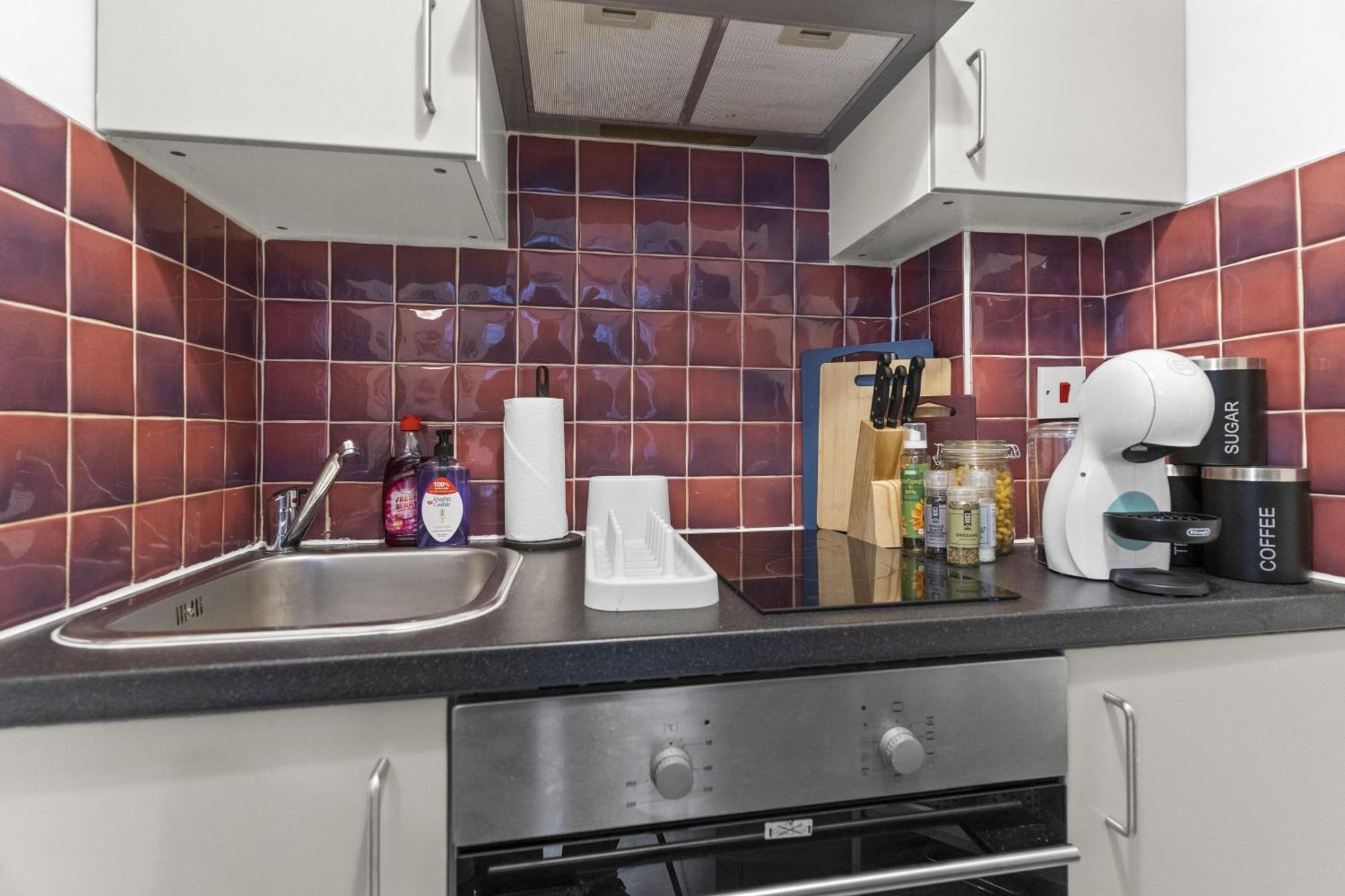 Apartament Affordable One Bedroom & In *