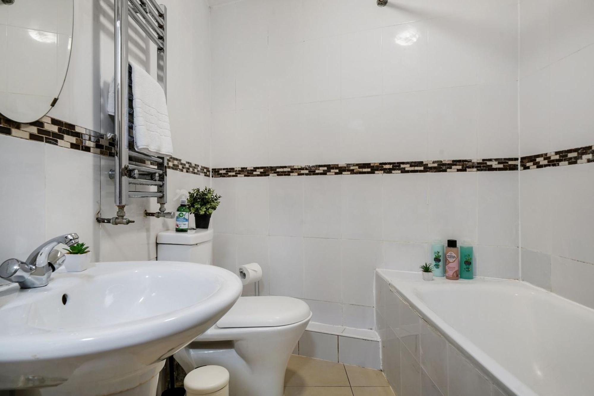Affordable One Bedroom & In Apartament Londra