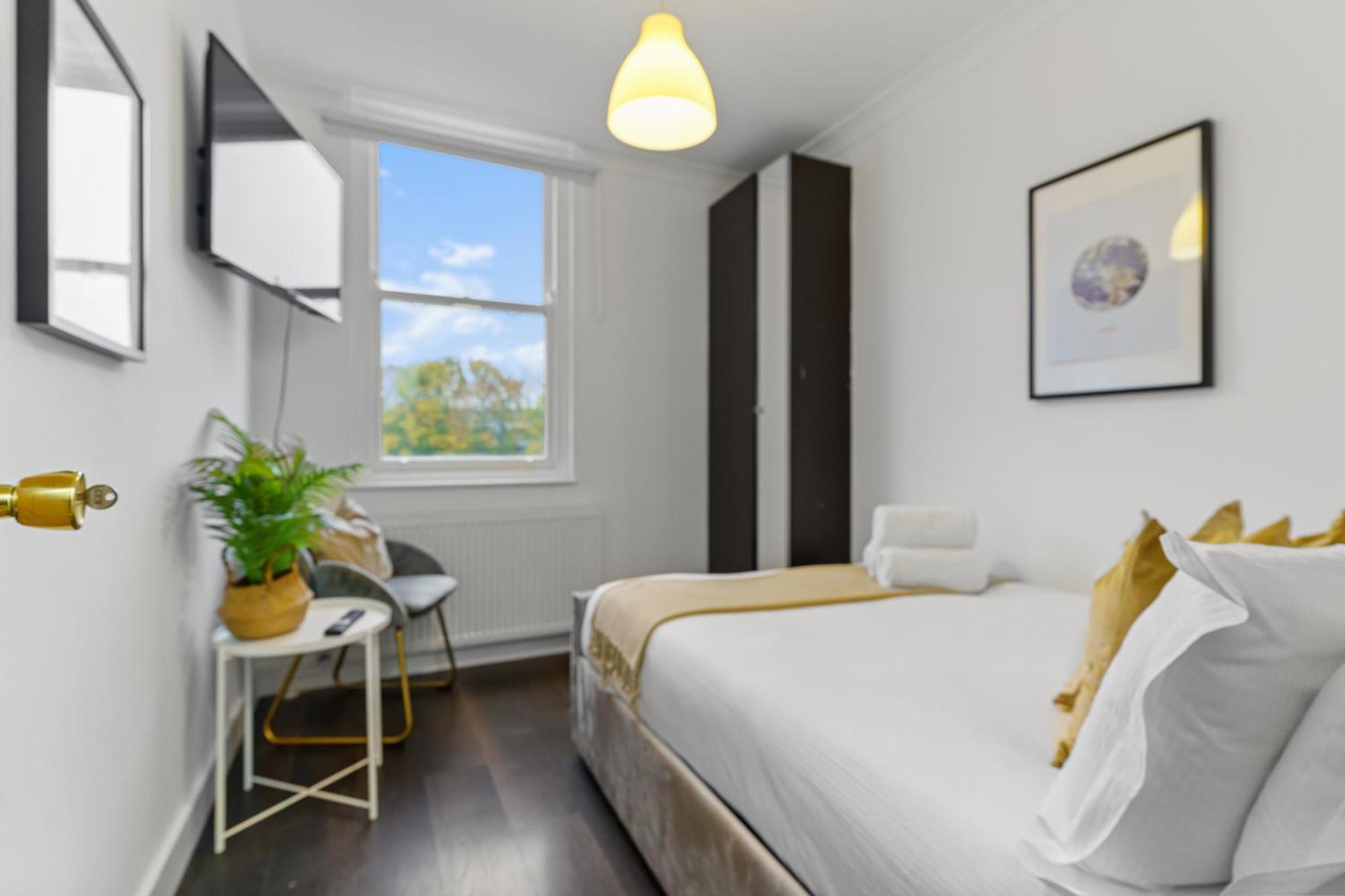 Affordable One Bedroom & In Apartament *