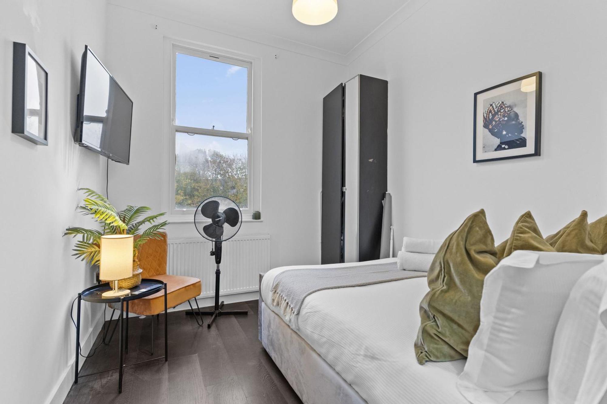 Affordable One Bedroom & In Apartament