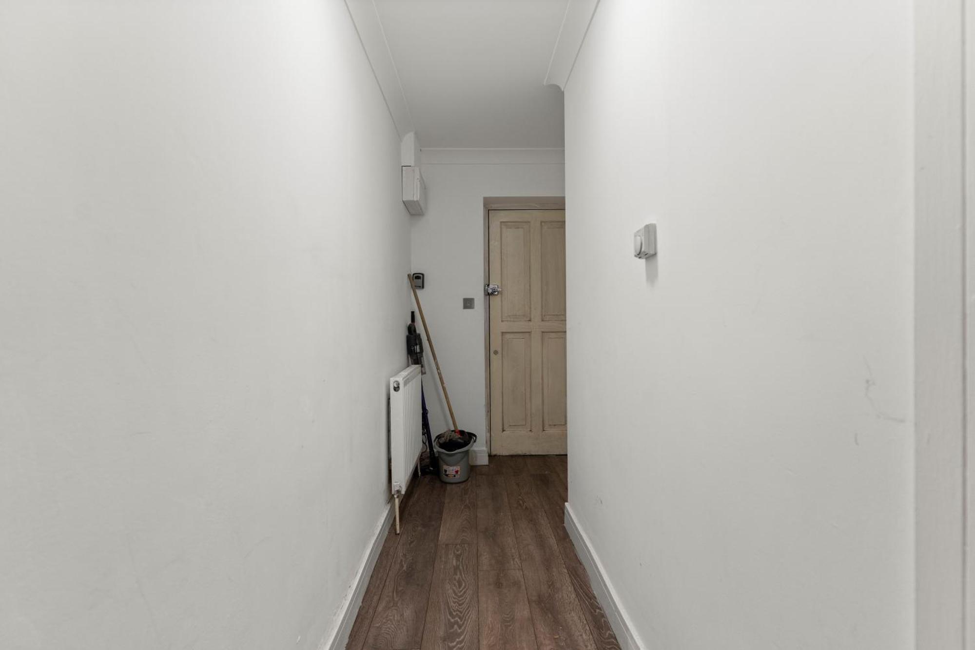 Apartament Affordable One Bedroom & In